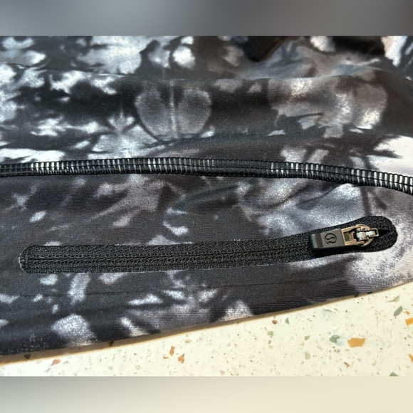 Lululemon Sun Runner Crop Leggings with Mesh Side Panels Sz 6 - Picture 9 of 11